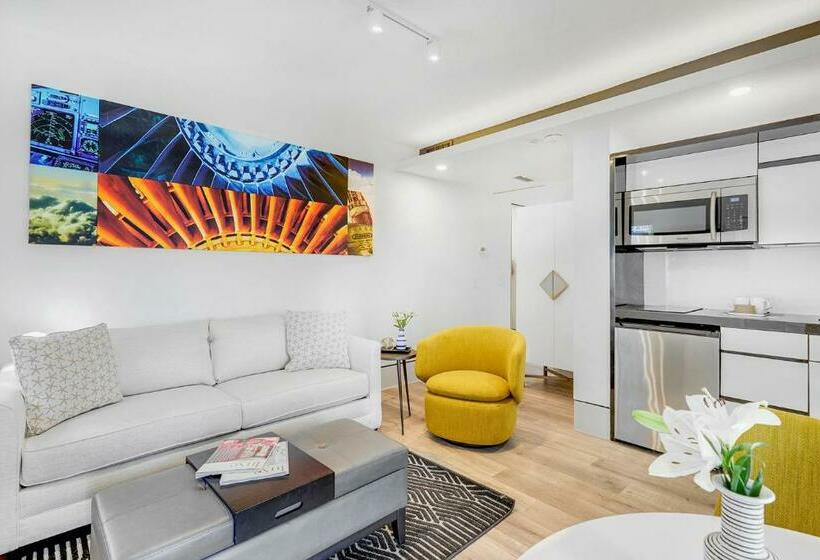 Люкс, Ocean Treasure Beachside Suites