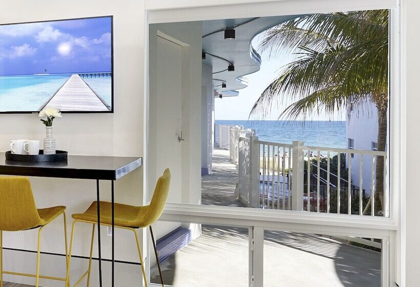Люкс, Ocean Treasure Beachside Suites
