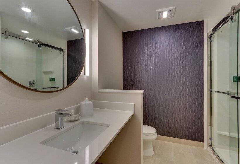 스위트, Fairfield Inn & Suites Warsaw