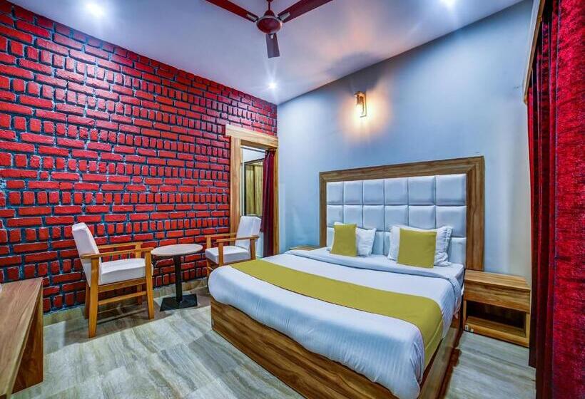 חדר סטנדרט עם מיטת קינג, Sahastradhara Riverresort