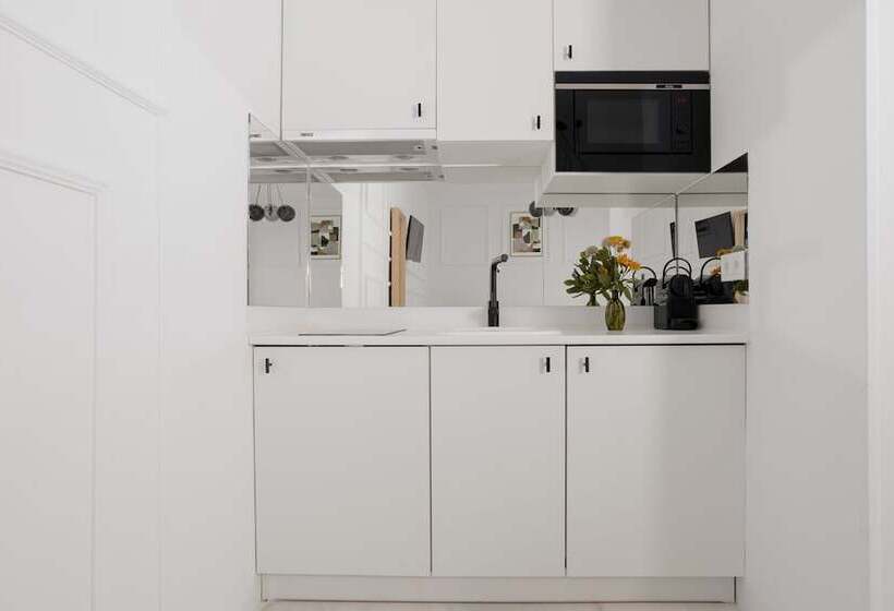 استودیوی استاندارد, Sonder Santa Ana
