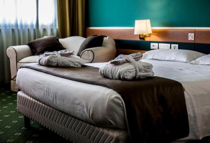 סוויטה אקזקיוטיב, Bv Hotel Oly