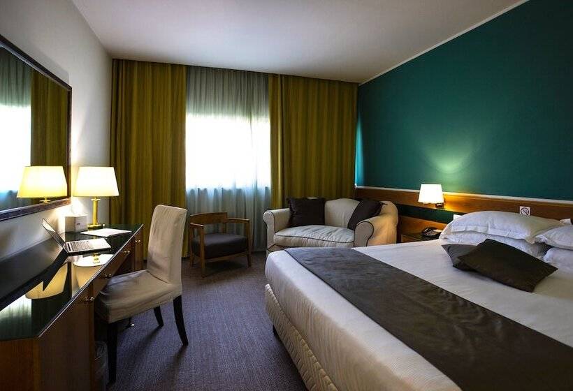 חדר קלאסי לשלושה, Bv Hotel Oly