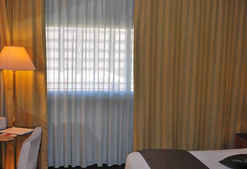 חדר משפחתי, Bv Hotel Oly
