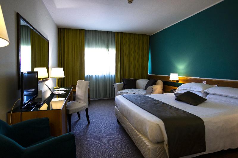 חדר קלאסי לשלושה, Bv Hotel Oly