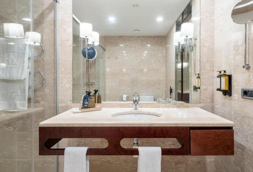 Трехместный Номер Superior, Eurostars Grand Marina Hotel Gl