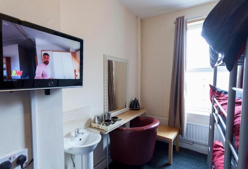 Четырехместный Номер Стандарт, Fenham Hotel Express