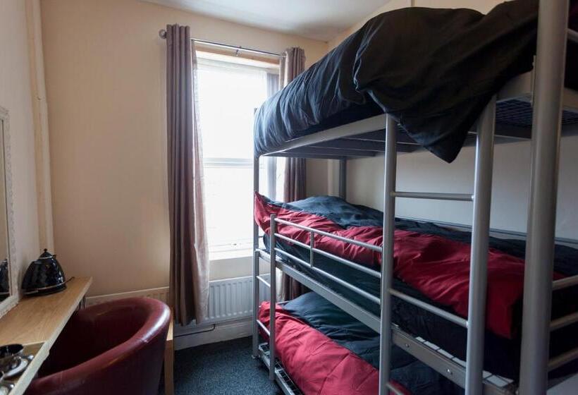 Четырехместный Номер Стандарт, Fenham Hotel Express