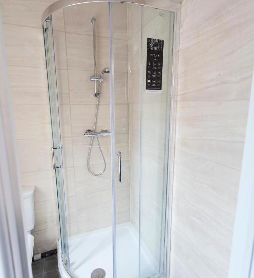 Четырехместный Номер Стандарт, Fenham Hotel Express