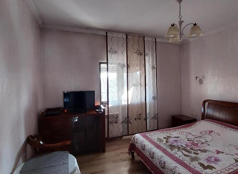 اتاق لوکس, Little Shangri La