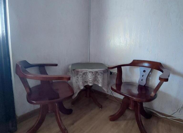 اتاق لوکس, Little Shangri La