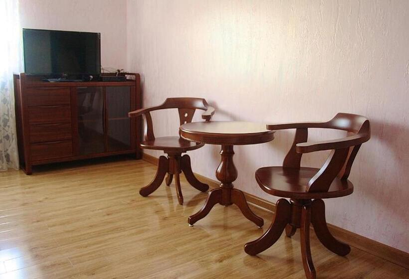 اتاق لوکس, Little Shangri La