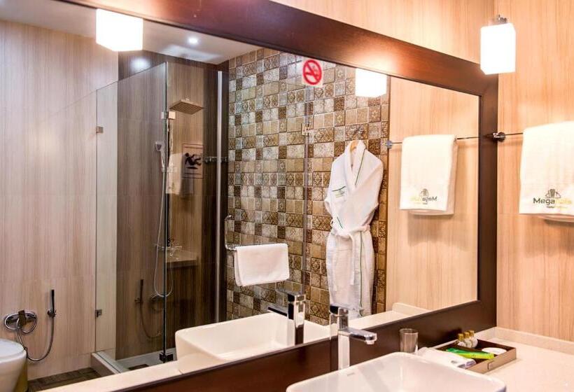 اتاق لوکس با چشم‌انداز شهر, Megapolis Hotel Shymkent