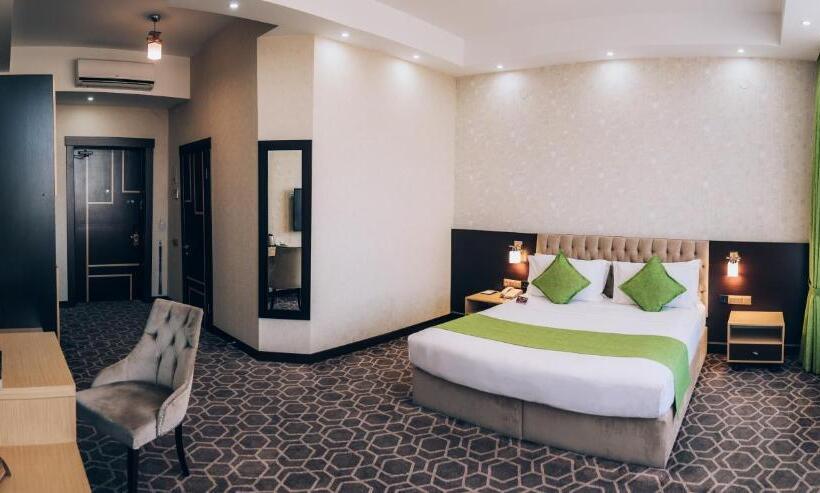 اتاق لوکس با چشم‌انداز شهر, Megapolis Hotel Shymkent
