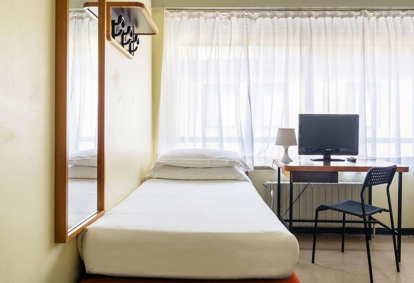 اتاق اکونومی یک تخته, B&b Hotel Milano Ornato
