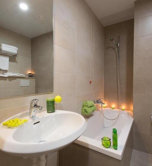اتاق استاندارد سه نفره, B&b Hotel Milano Ornato