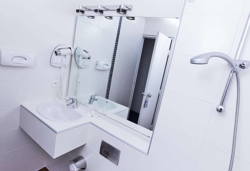 Номер Стандарт, Kyriad Toulon Est Hyeres La Garde
