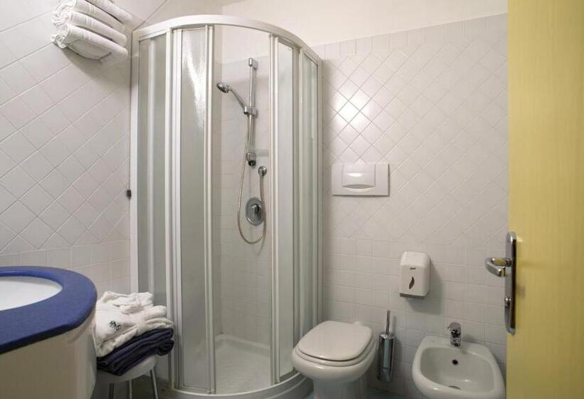 Номер Стандарт Трехместный, Masini