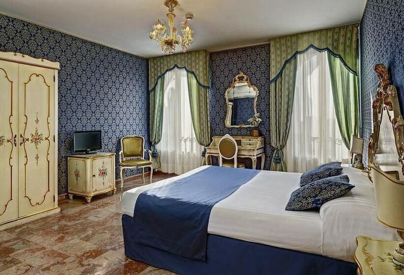 اتاق استاندارد سه نفره, Tre Archi