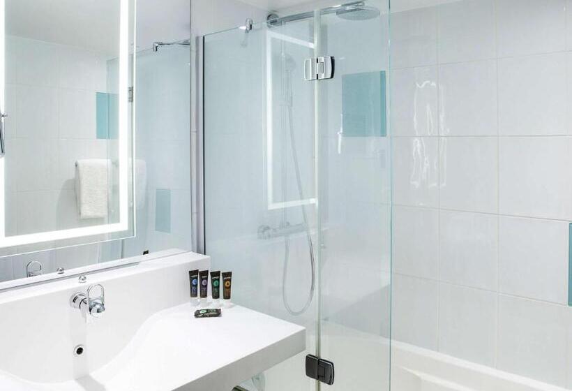 Номер Superior, Novotel Manchester Centre