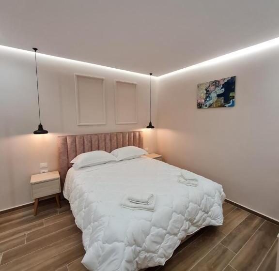 Quarto Estandar com Sacada, Himara 28