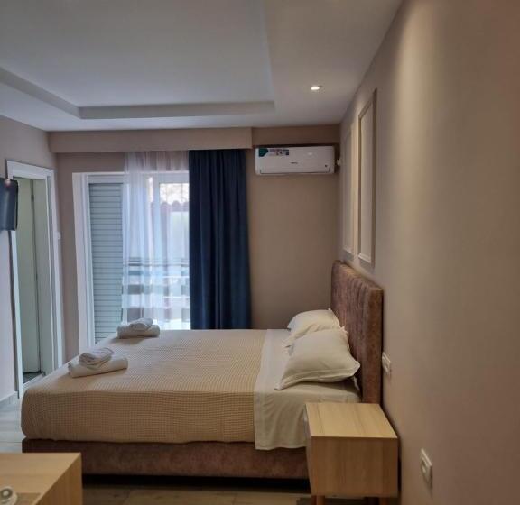 Quarto Triplo Comfort, Himara 28