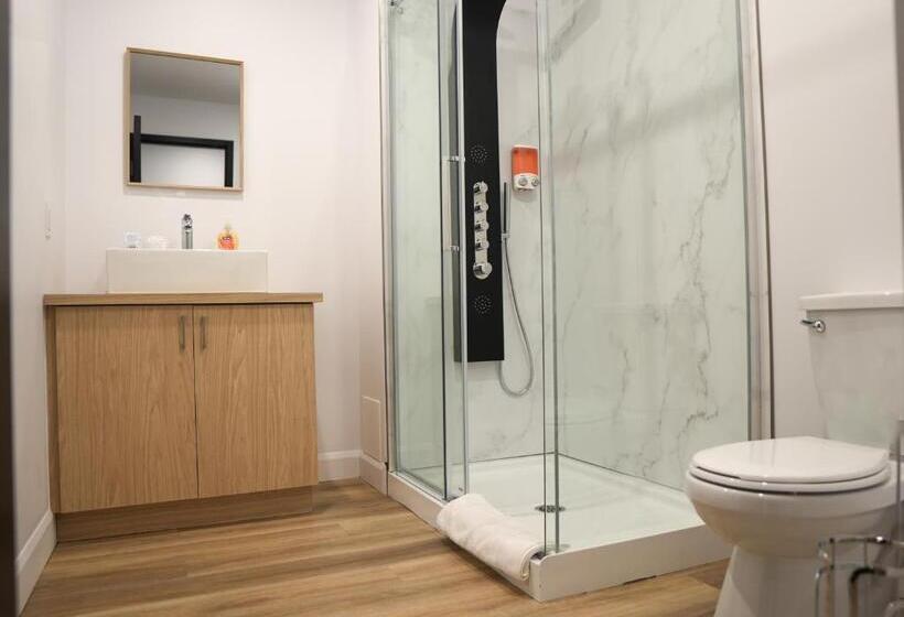 Семейный Номер, Hôtel St Alexis
