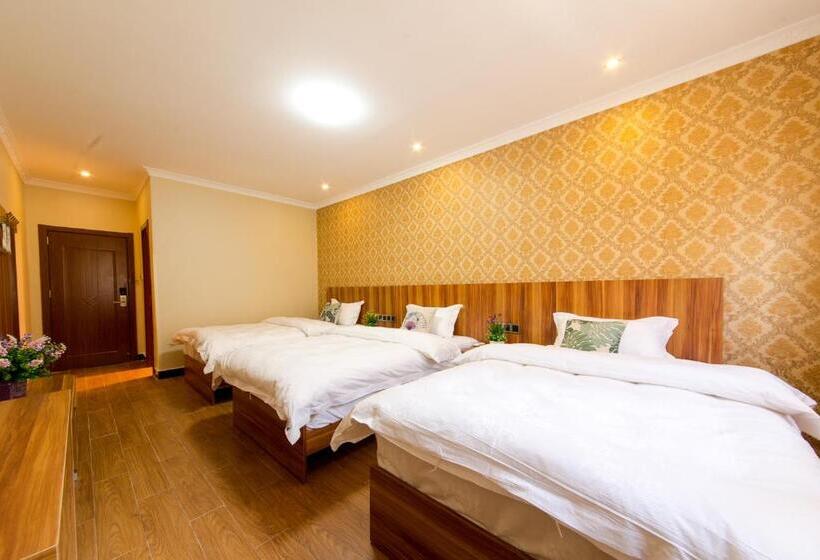 اتاق استاندارد سه نفره, Shangri_la Lamtin Youth Hostel