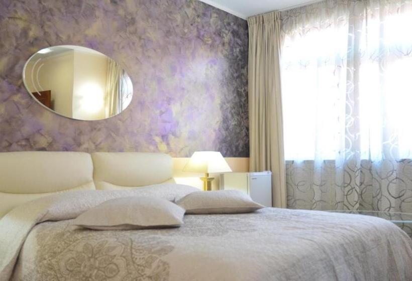 标准间, Liberty Rooms
