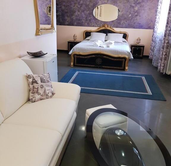 标准三人间, Liberty Rooms