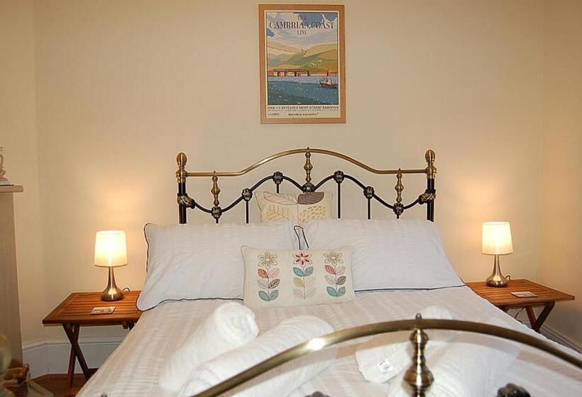 Номер Стандарт, Saint Cadfans Lodge