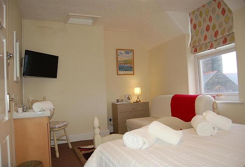 Семейный Номер, Saint Cadfans Lodge