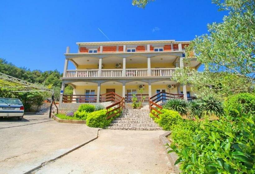 Апартаменты 2 Спальни Вид на Море, Apartments Veselka