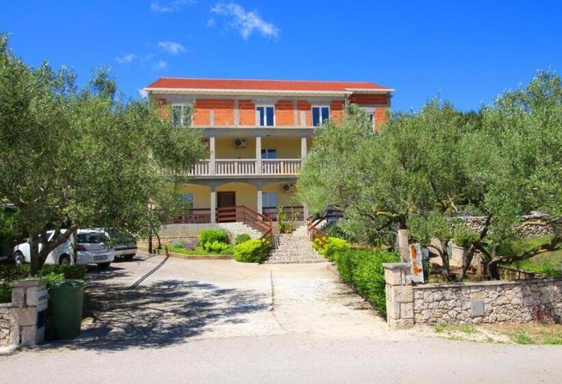 Апартаменты 1 Спальня Вид на Сад, Apartments Veselka