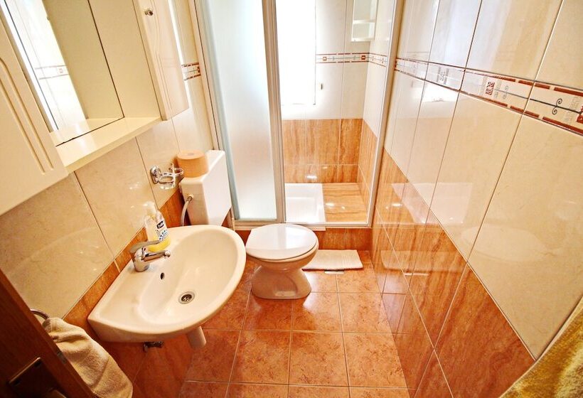 Апартаменты 1 Спальня Вид на Сад, Apartments Veselka