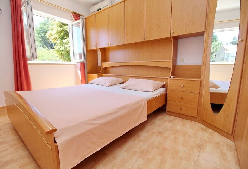آپارتمان 1 خوابه با چشم‌انداز باغ, Apartments Veselka