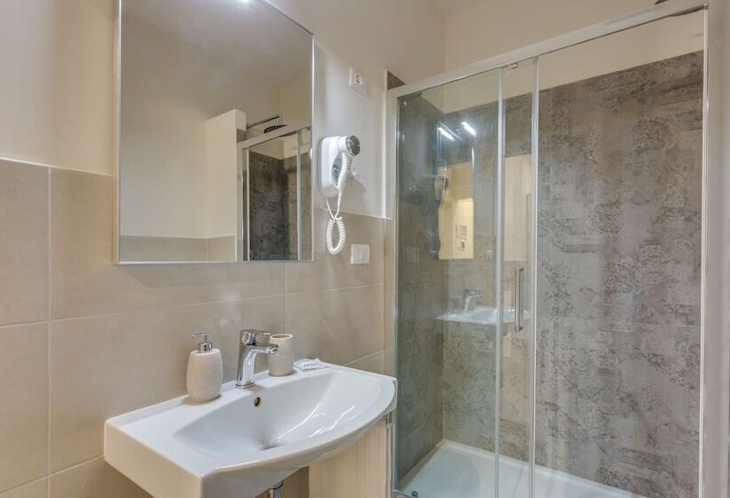 اتاق لوکس سه تخته, Navona Charme Suite