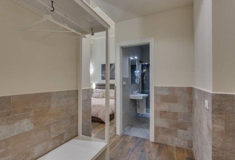 اتاق لوکس سه تخته, Navona Charme Suite