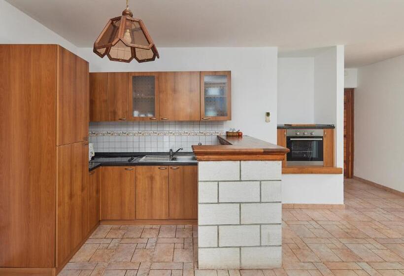 2 Bedroom Apartment Garden View, Meridian