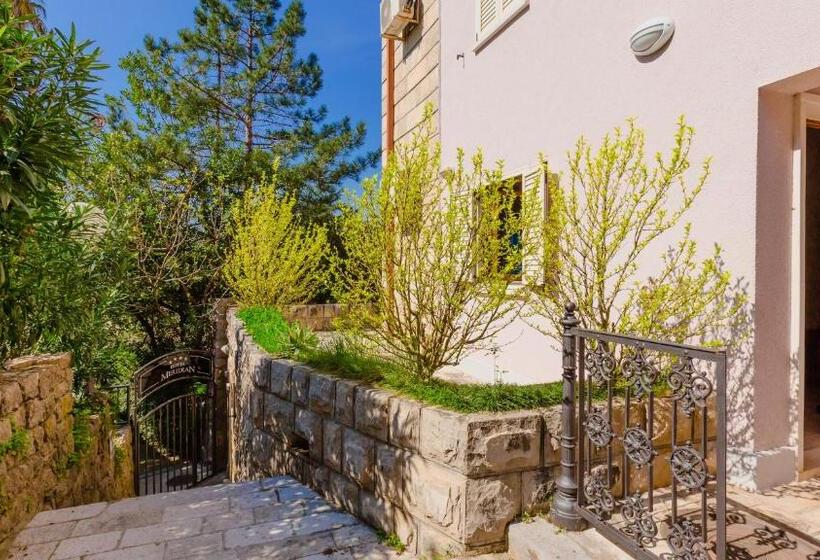 2 Bedroom Apartment Garden View, Meridian