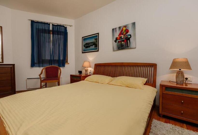 2 Bedroom Apartment Garden View, Meridian