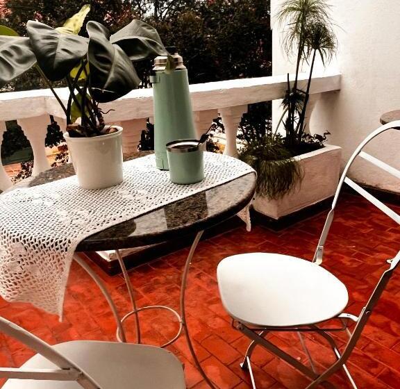 اتاق لوکس با بالکن, Calchaquíes Home Hostel