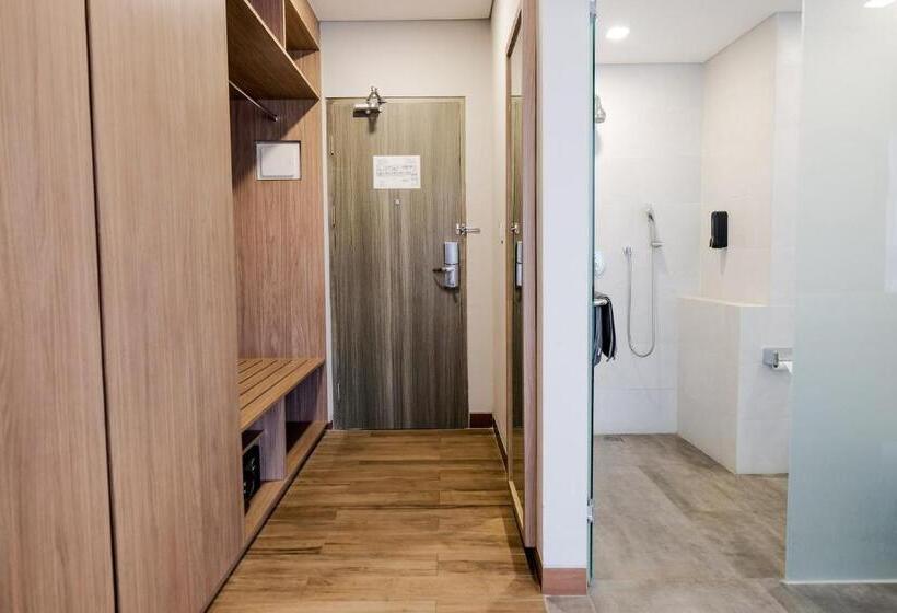 Люкс, Sans Hotel Puri Indah Jakarta