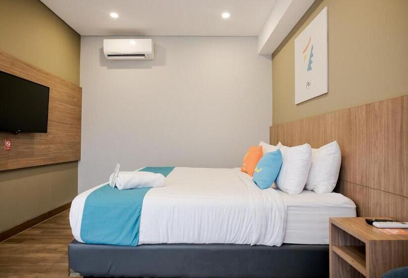 Номер Deluxe, Sans Hotel Puri Indah Jakarta