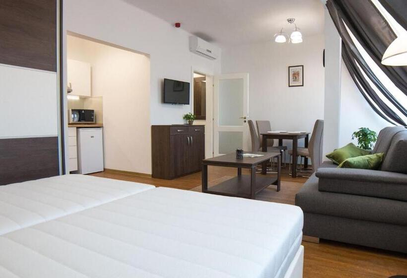 استودیوی استاندارد, Mecset Apartman