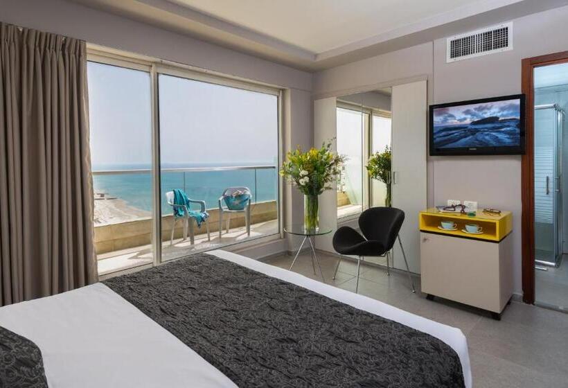 חדר סופריור עם מרפסת, Arena By The Beach