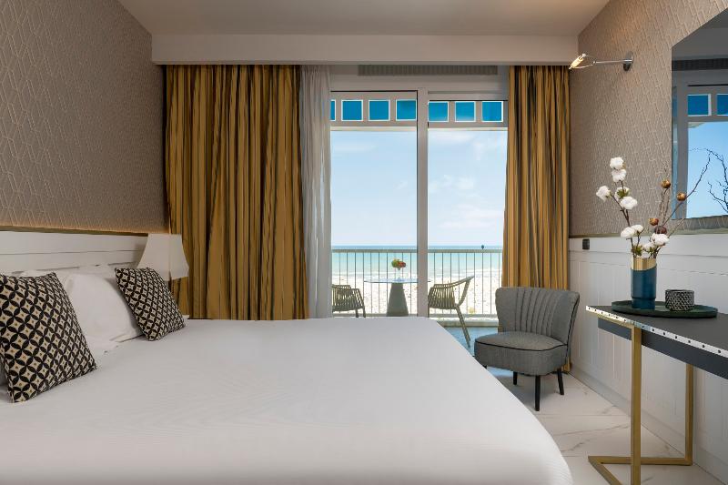 اتاق لوکس با چشم‌انداز دریا, Savoia Hotel Rimini