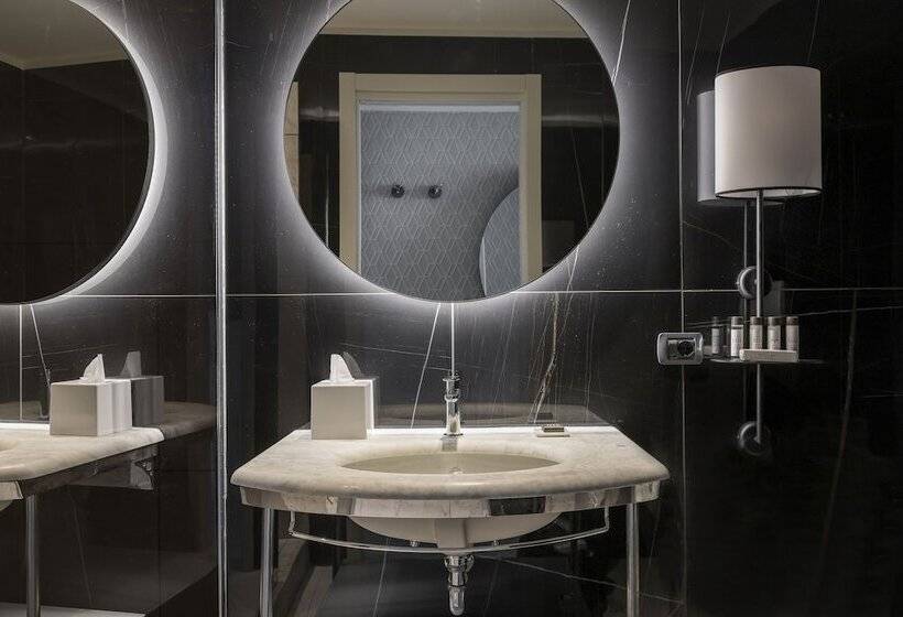 اتاق لوکس با چشم‌انداز دریا, Savoia Hotel Rimini