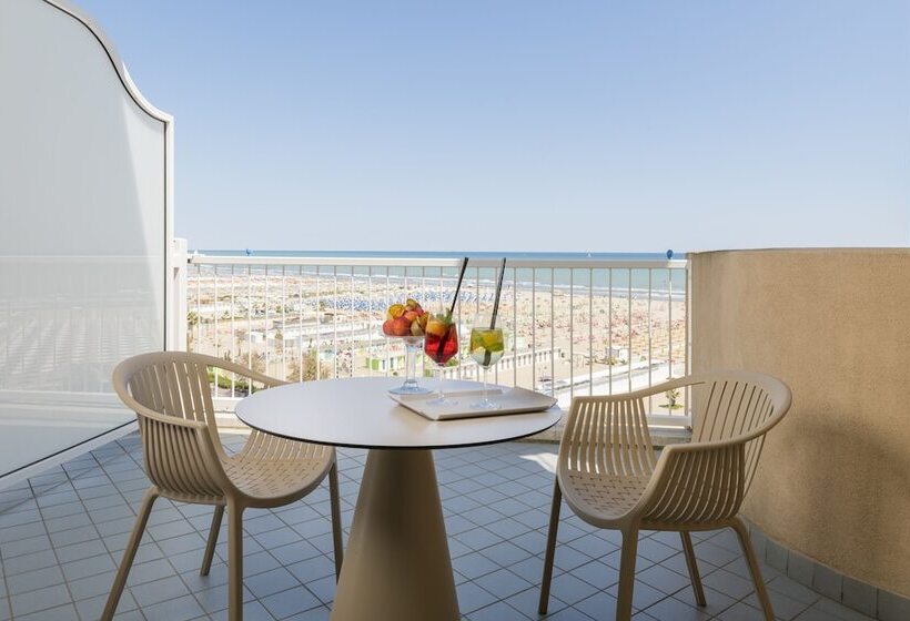 اتاق لوکس با چشم‌انداز دریا, Savoia Hotel Rimini