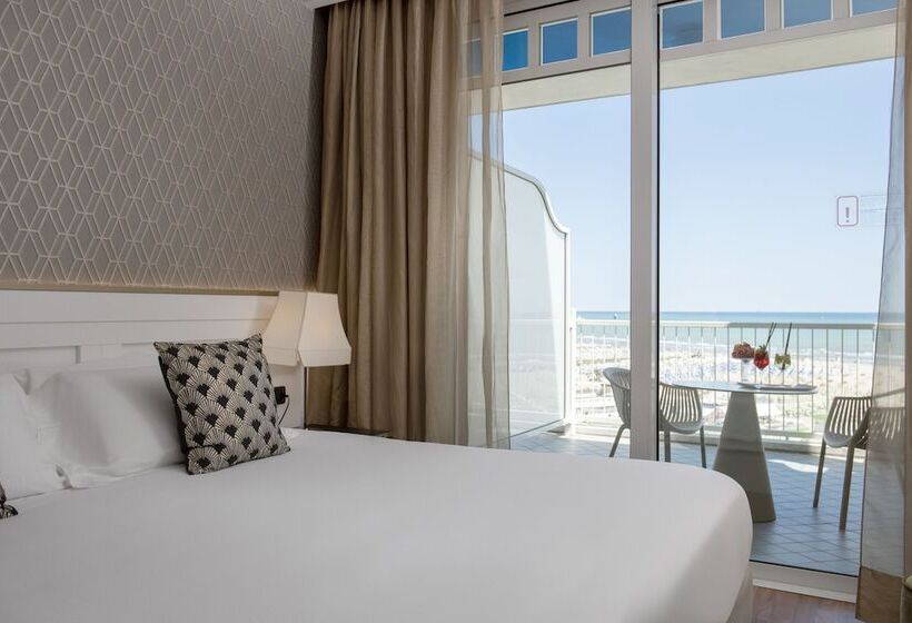 اتاق لوکس با چشم‌انداز دریا, Savoia Hotel Rimini
